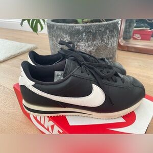 Nike Cortez Premium sz 9